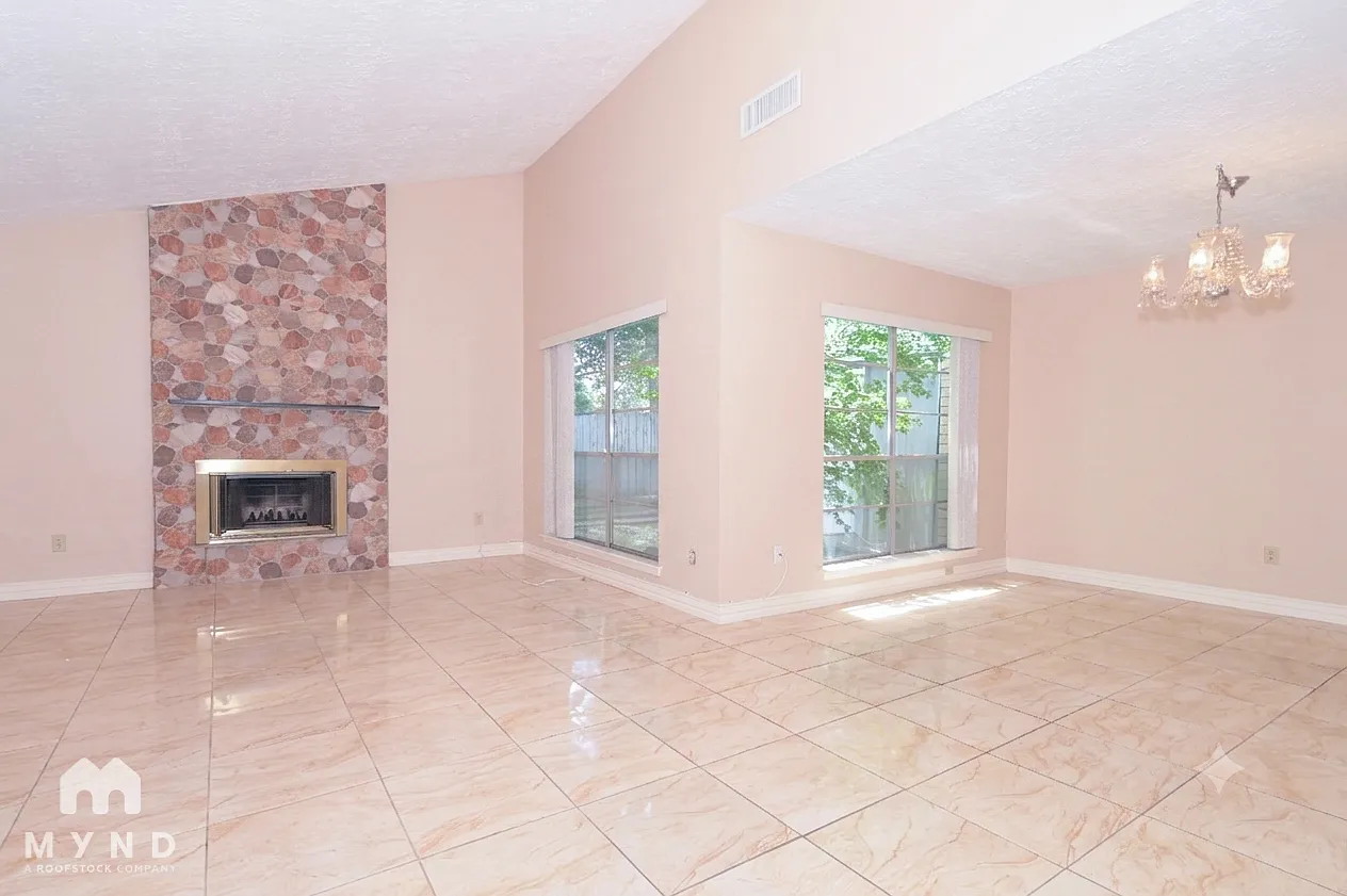 3 bed, 2.0 bath, 1820 sqft, $1,850 — Photo 3