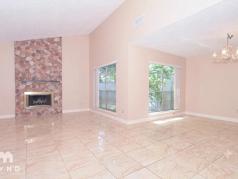 7014 Stoney River Dr — Photo 3