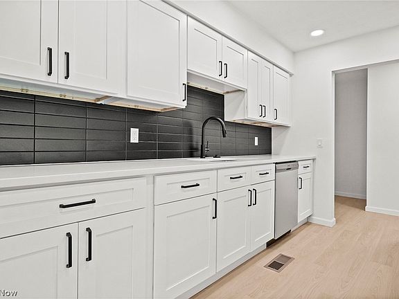 4th image of 6389 Barton Rd