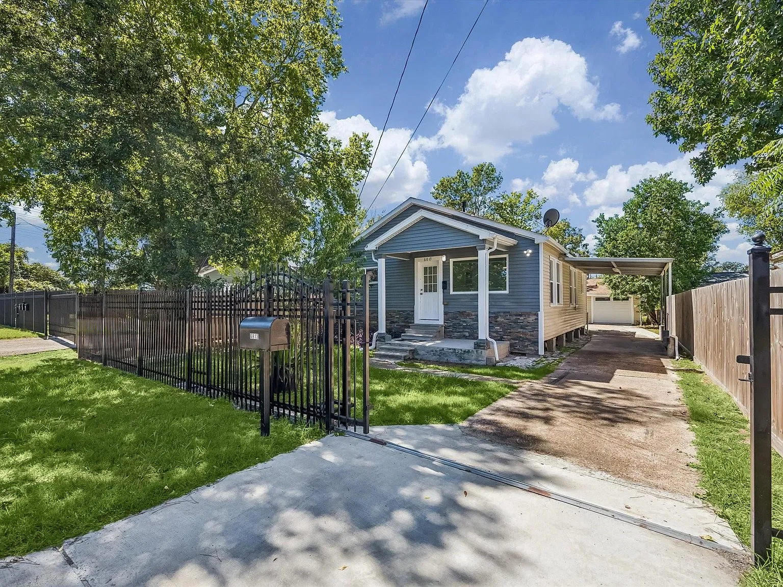 3 bed, 1.0 bath, 1128 sqft, $1,800 — Photo 3