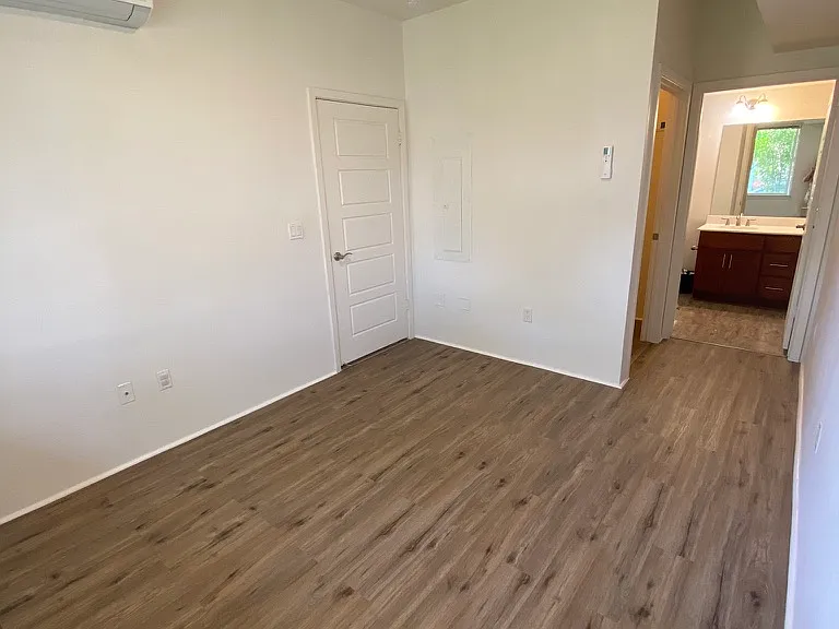 ensuite bathroom and walk in closet