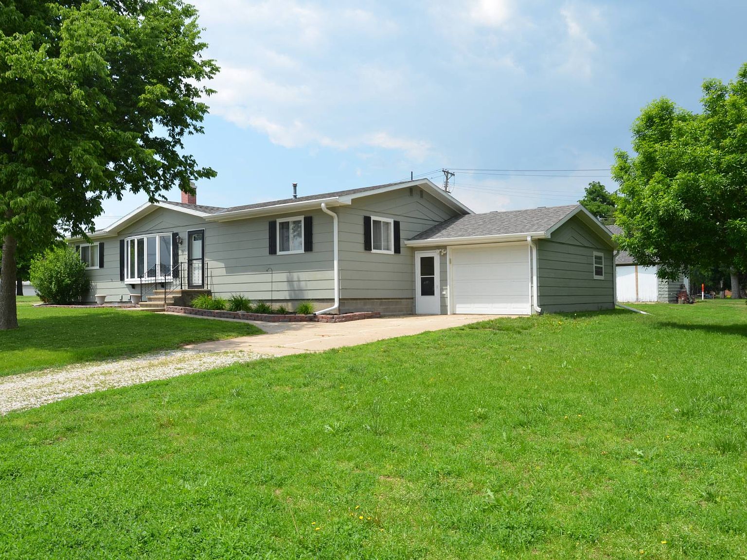 747 F St, Burwell, NE 68823 MLS 11199593 Zillow