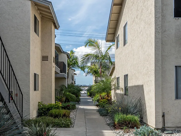 Orange Glen — Photo 6