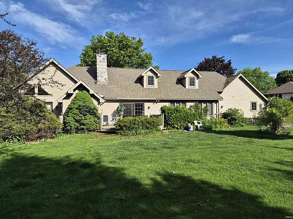3rd image of 908 Braxton Ct