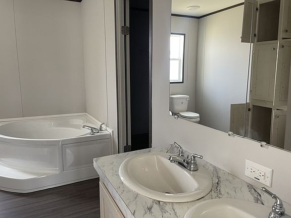 5th image of 3300 Killingsworth Ln #852