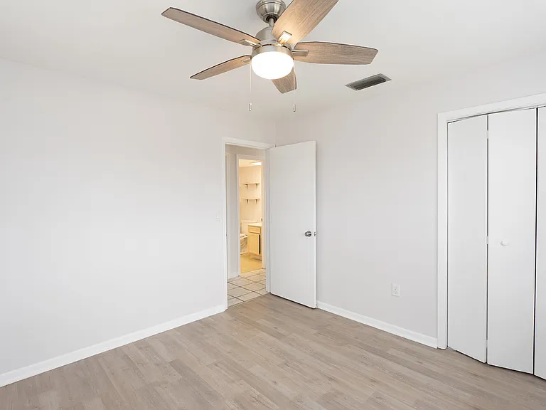 143 Rotonda Cir — Photo 31