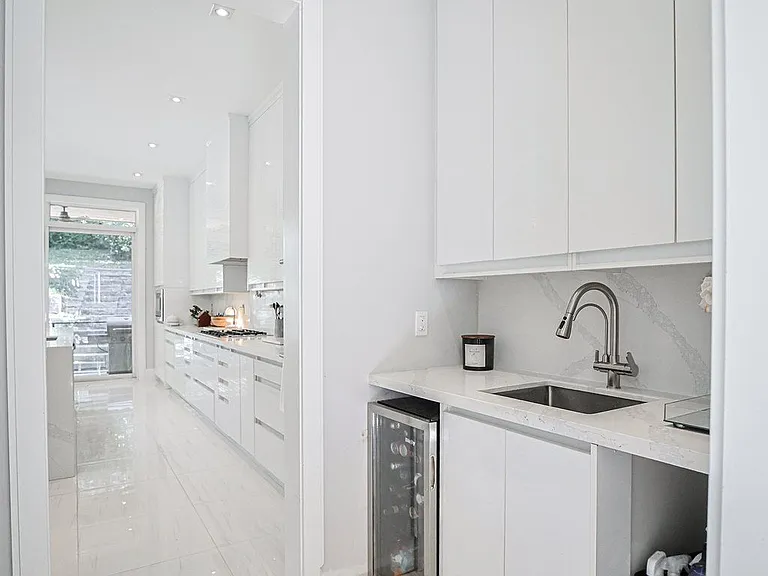 263 East Ave — Photo 14