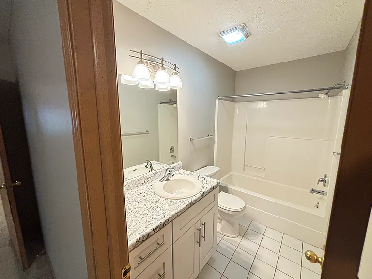 1024 Donnie Ct — Photo 5