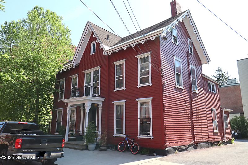 2nd image of 49 Washington Avenue