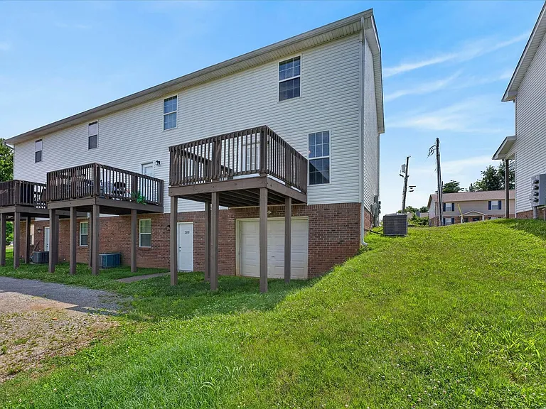 2072 Tynewood Dr — Photo 25