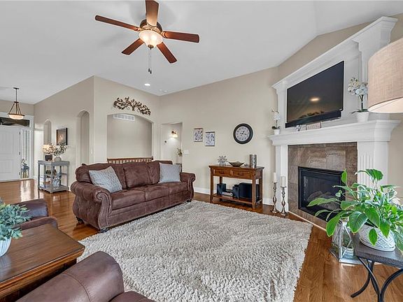 5th image of 2213 NE Overland Dr