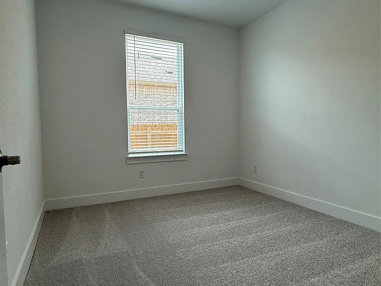 593 Tailwind Dr — Photo 8