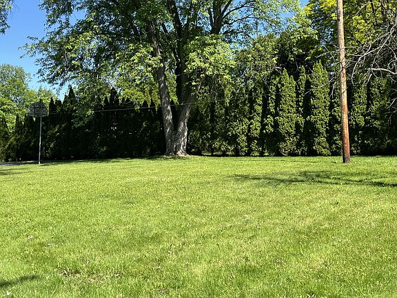 4th image of 29360 Woodhaven Ln