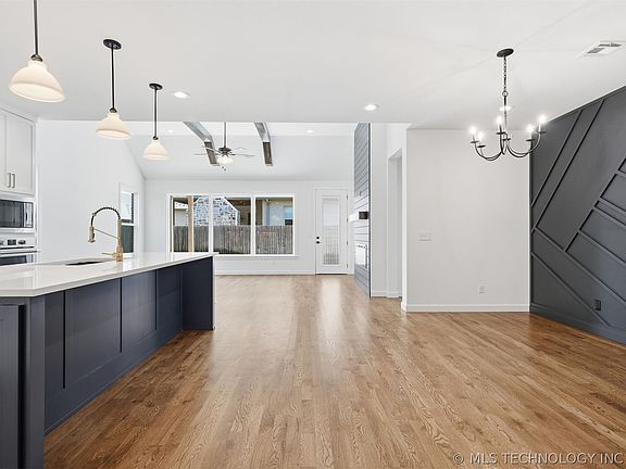 4th image of 1563 S Hickory Cir
