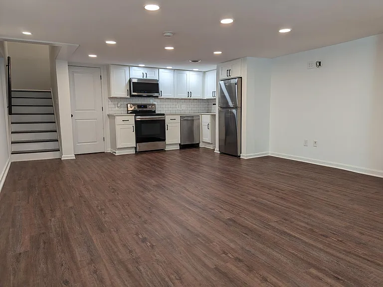 738 11th St NE #3 — Photo 6