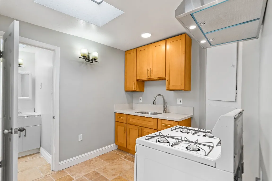 1235 Stanford Avenue - 1235 Stanford Ave, Unit A — Photo 2