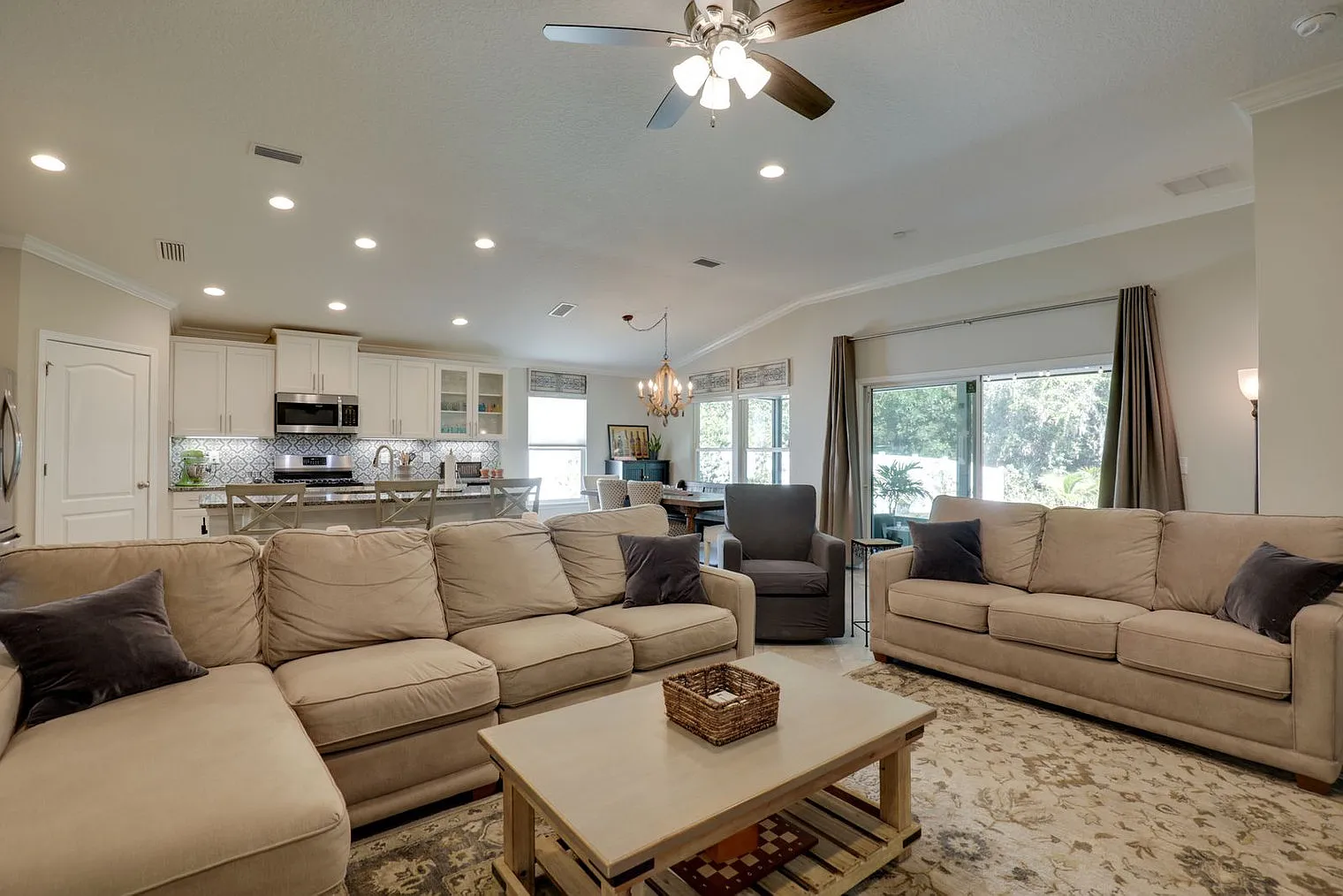 3 bed, 2.0 bath, 1603 sqft, $5,289 — Photo 1
