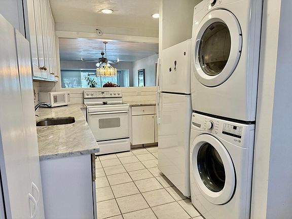 5th image of 1421 NW 19th Terrace #102