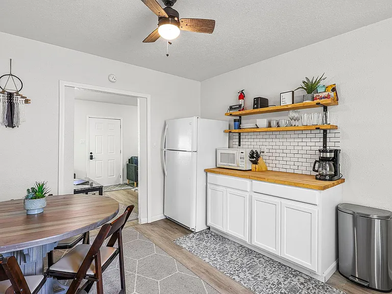 1216 Trinity St — Photo 30