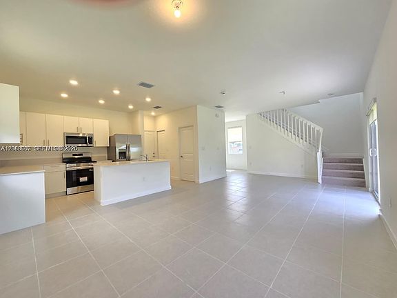 4th image of 2670 SE 24th Ct