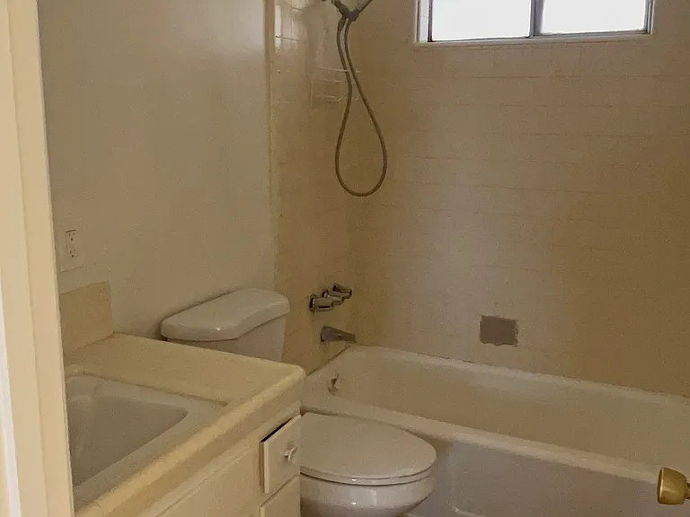 4660 Cortina Dr #D — Photo 7