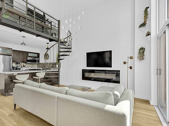 2nd image of 153 Manhattan Ave #Phb