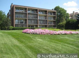 560 Indian Mound St E, Wayzata, MN 55391