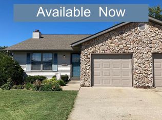 422 Nancy Dr, O'Fallon, IL 62269