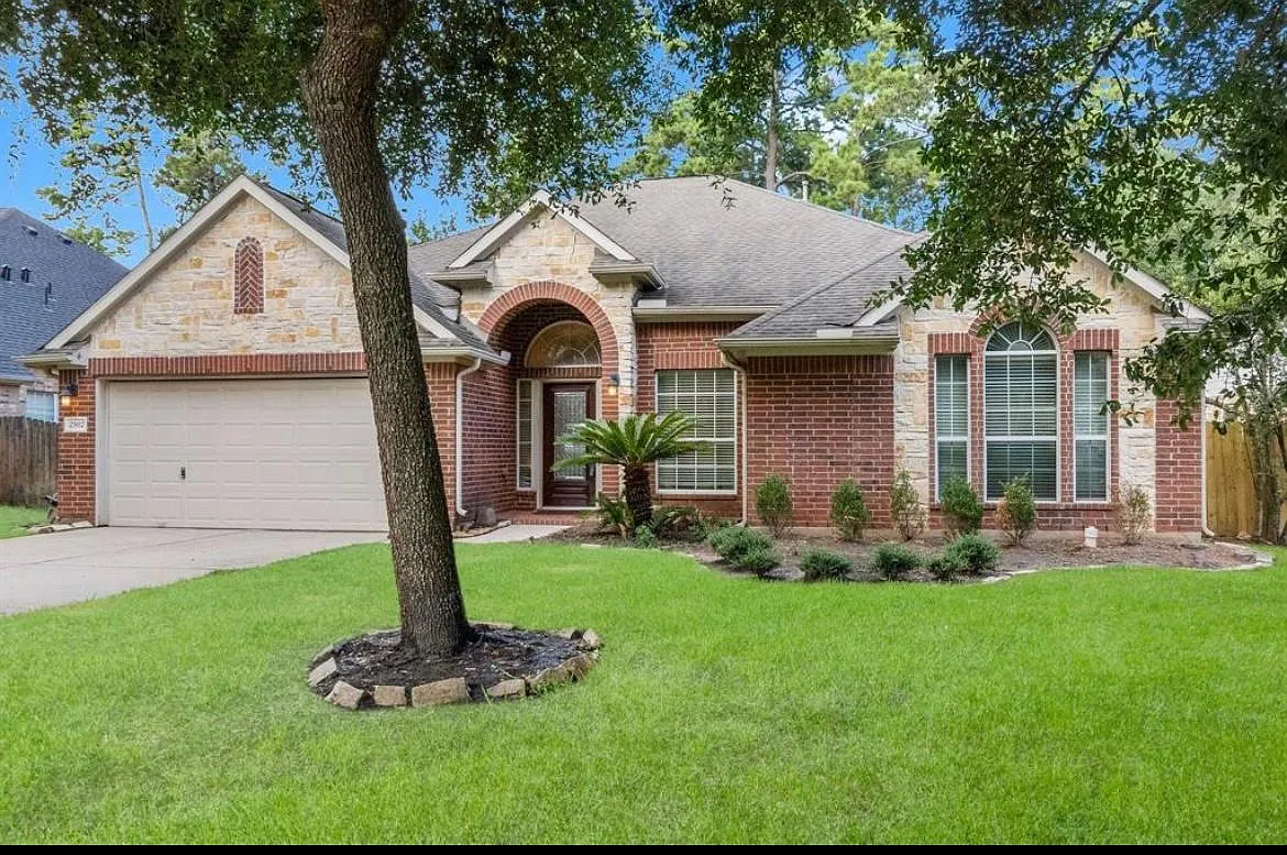 2502 N Yorkchase Ln — Photo 2