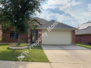400 Brasher Ln, Euless, TX 76040