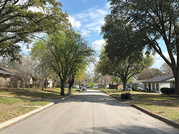 4th image of 8130 Clear Springs Rd