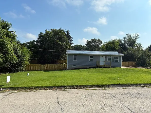 585 Hanshew Ln, Martinsburg, WV 25404