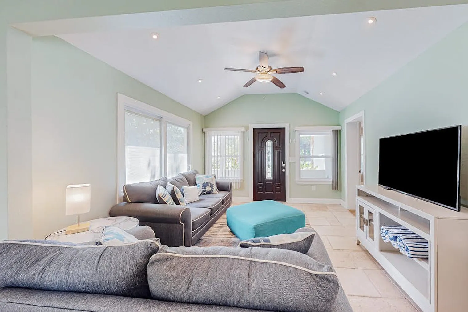 3 bed, 2.0 bath, 1259 sqft, $2,646 — Photo 4