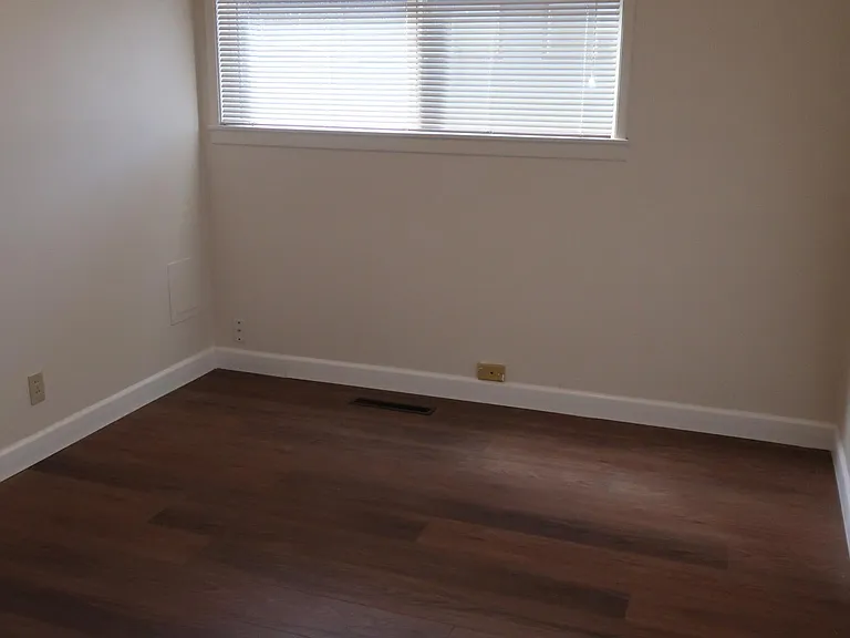 800 Gellatly St — Photo 11
