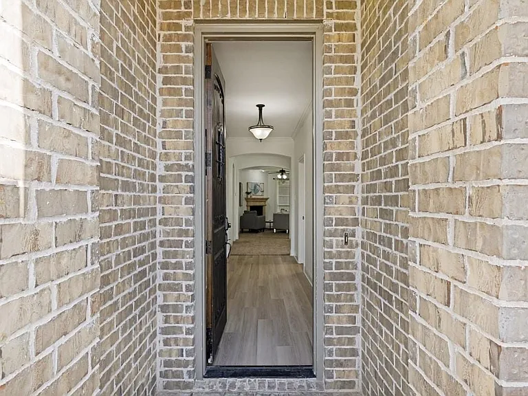 16400 Stillhouse Hollow Ct — Photo 3