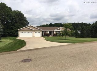 5915 Summerset Woods Dr SE, Alto, MI 49302