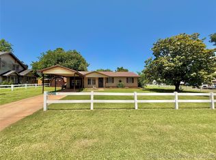 1001 Holly St, Perry, OK 73077