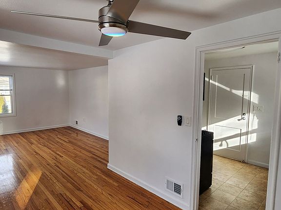 4th image of 35 Cooper Pl #265