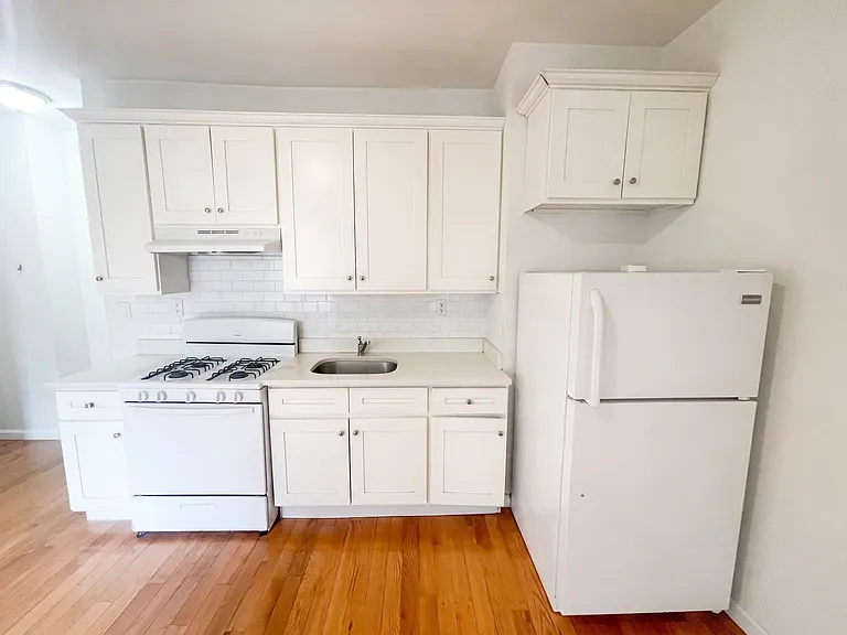 160 Fenimore St #2 — Photo 3