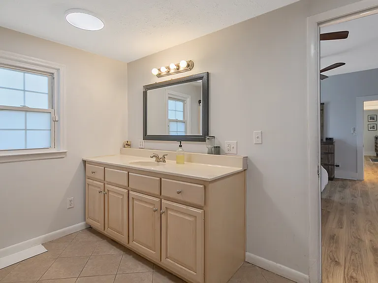 1208 Goodview Ave — Photo 7