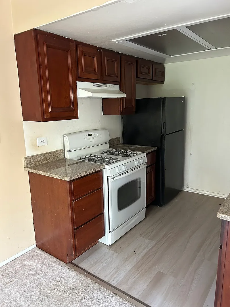 4 bed, 1.5 bath, $2,500 — Photo 4