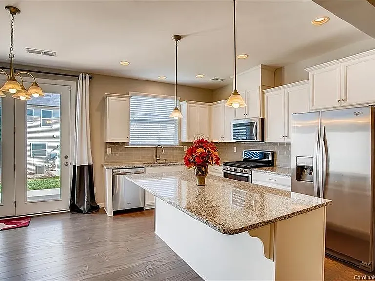 5530 Trieg Dr — Photo 2