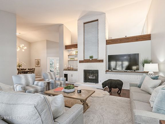 4th image of 810 Maywood Ct #2B