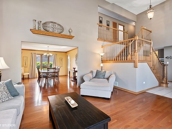 4th image of 19401 Edgebrook Ln