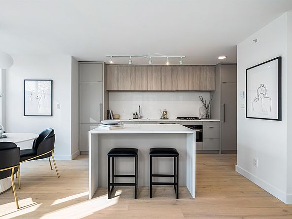 2nd image of 989 Beatty St #1103