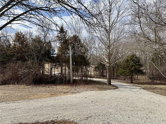 2nd image of 470 E 2200th Rd