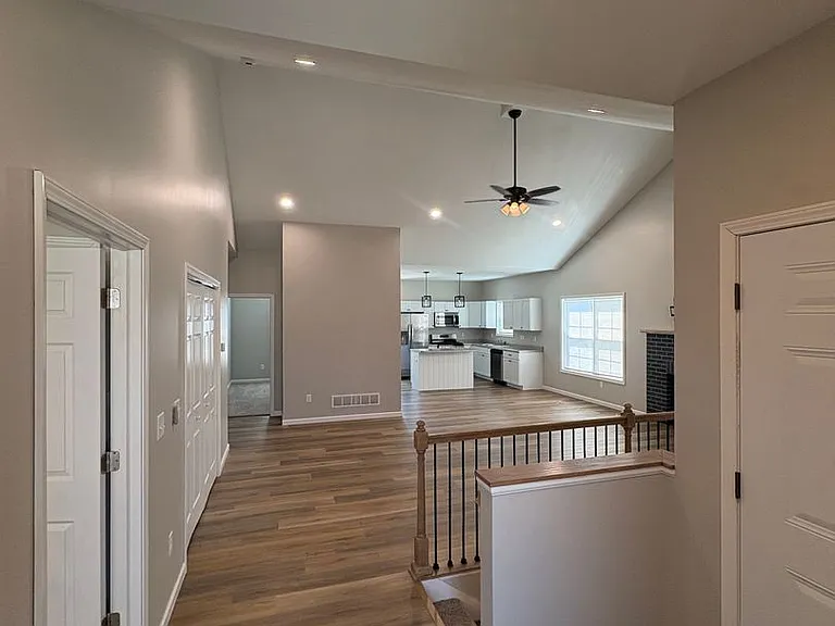 701 Stephanie Ct — Photo 3