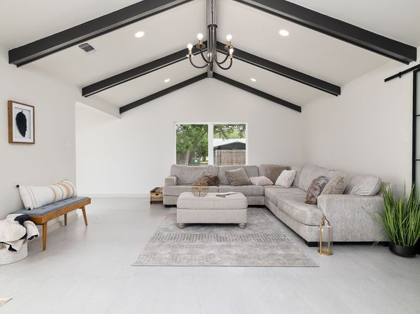 2202 Robyn Ln