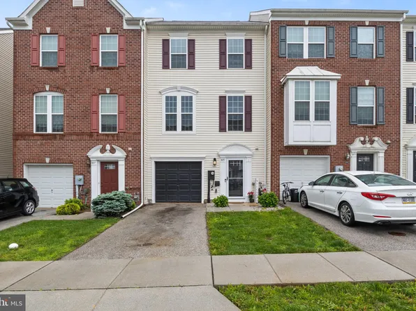805 Blossom Dr, Hanover, PA 17331