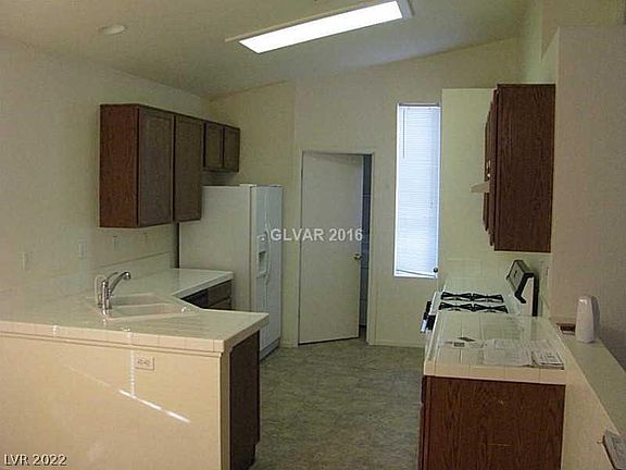 3rd image of 332 Montessa Ave